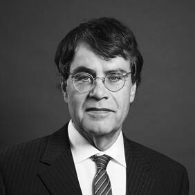 Profilbild von Dr. Hermann Grober vor schwarzem Hintergrund